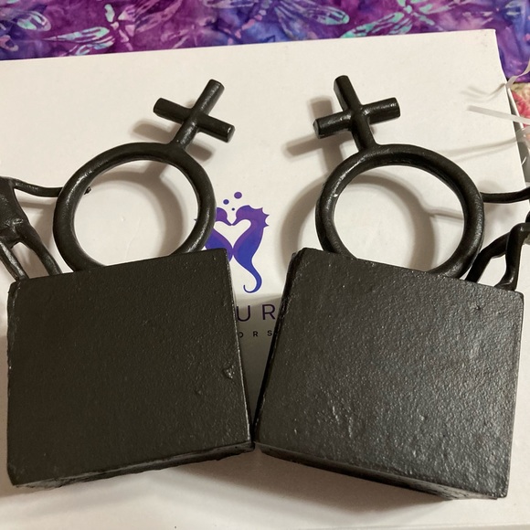 UNISEX GAY & LESBIAN GIFT FOR WOMEN by TINY PURPLE SEAHORSE - Picture 3 of 5